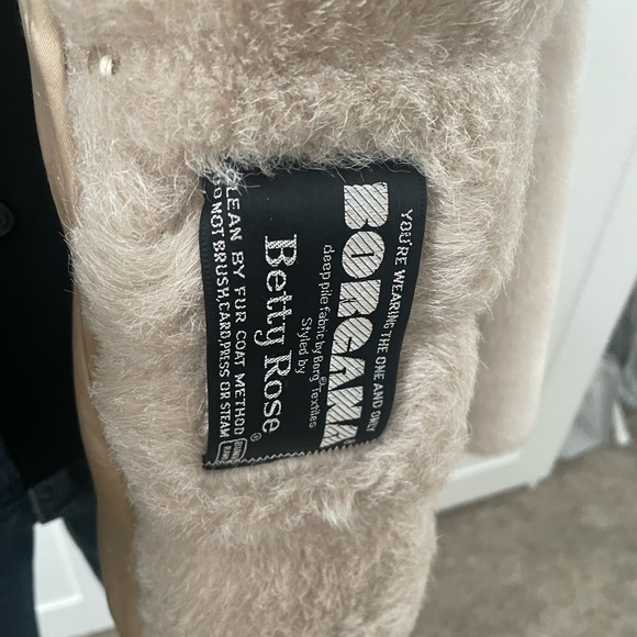 Women's Faux Fur Trimmed Coat - Picture 7 of 7